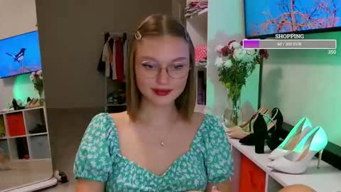 Snapshot of missmariat chatting on November 4, 2025, 4:39 pm OneGoddess online show from November 4, 2025, 4:39 pm