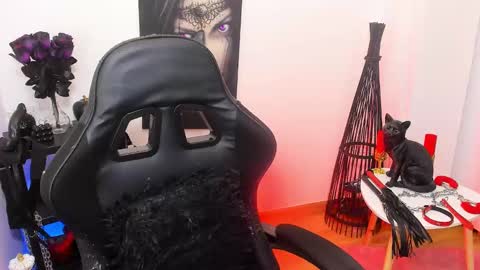 Snapshot of mistress_catsnow chatting on February 6, 2025, 10:48 am Miss CatSnow online show from February 6, 2025, 10:48 am