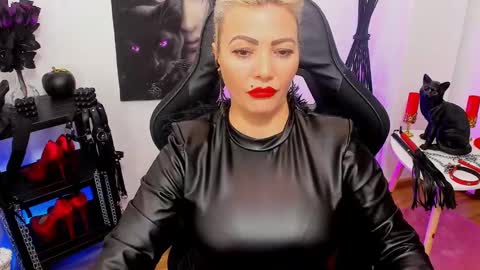 Snapshot of mistress_catsnow chatting on February 7, 2025, 1:53 pm Miss CatSnow online show from February 7, 2025, 1:53 pm