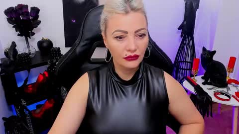Snapshot of mistress_catsnow chatting on February 10, 2025, 11:36 am Miss CatSnow online show from February 10, 2025, 11:36 am