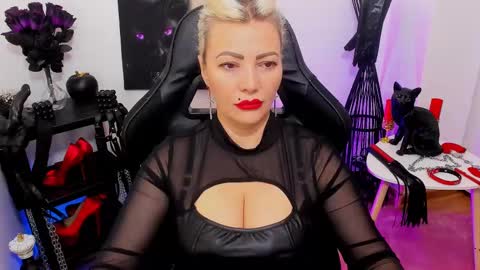 Snapshot of mistress_catsnow chatting on February 13, 2025, 11:17 am Miss CatSnow online show from February 13, 2025, 11:17 am