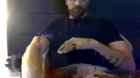 Snapshot of mkmarkets chatting on December 5, 2025, 9:51 am Hrny Lat .. online show from December 5, 2025, 9:51 am