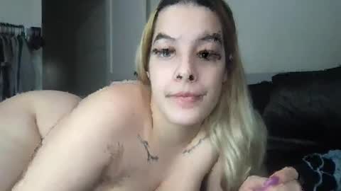 Snapshot of mnmoji4717 chatting on December 28, 2024, 3:59 pm Mia Moji online show from December 28, 2024, 3:59 pm