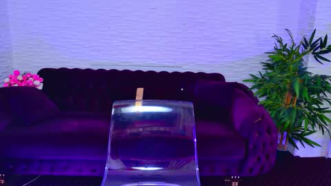 Julia online show from February 25, 2026, 9:35 pm