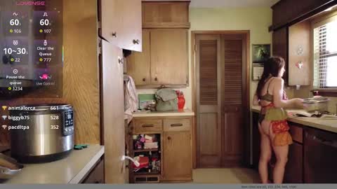 Snapshot of mommygoddessl chatting on February 4, 2026, 3:51 pm Goddess L online show from February 4, 2026, 3:51 pm