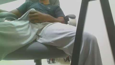 Snapshot of momylover006 chatting on December 4, 2025, 11:24 pm Mommy Lover online show from December 4, 2025, 11:24 pm