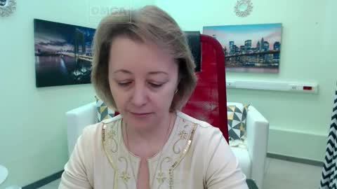 Snapshot of mona_w chatting on February 15, 2026, 7:51 am Mona online show from February 15, 2026, 7:51 am