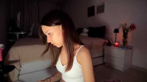 Snapshot of monnymoonn chatting on December 3, 2025, 11:41 am Mary online show from December 3, 2025, 11:41 am