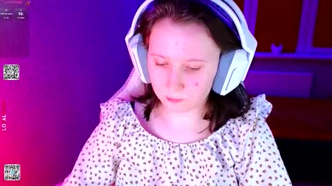 Snapshot of moon_avengers chatting on February 16, 2026, 2:57 pm Lola online show from February 16, 2026, 2:57 pm