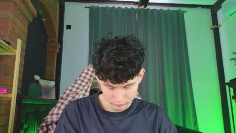 Snapshot of moon_gloww chatting on February 25, 2026, 8:57 am moon_gloww online show from February 25, 2026, 8:57 am