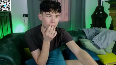 Snapshot of moon_gloww chatting on March 1, 2026, 3:52 am moon_gloww online show from March 1, 2026, 3:52 am