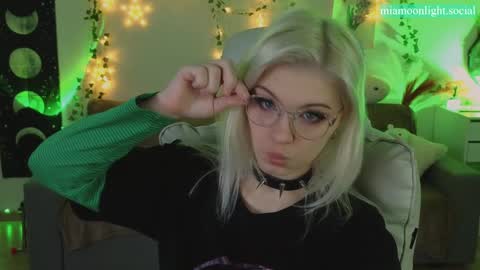 Mia   online show from January 22, 2025, 4:33 pm