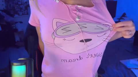 Mia   online show from October 18, 2025, 9:37 pm