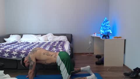 mr_nobody313 online show from December 12, 2024, 9:19 am