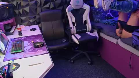 Snapshot of mrlongplay835366 chatting on February 27, 2026, 2:11 am mrlongplay835366 online show from February 27, 2026, 2:11 am