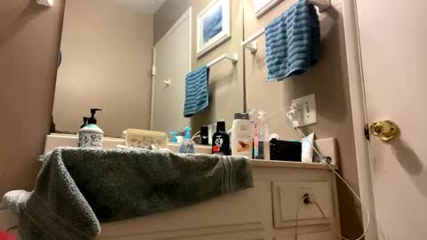 Snapshot of mrmeltyourheart chatting on February 3, 2026, 2:53 am James online show from February 3, 2026, 2:53 am