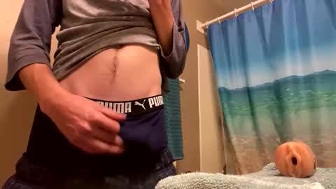 Snapshot of mrmeltyourheart chatting on February 4, 2026, 4:40 am James online show from February 4, 2026, 4:40 am