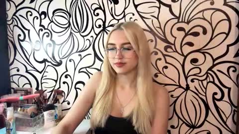 Snapshot of nadiaknake chatting on February 24, 2026, 1:20 pm Katrin online show from February 24, 2026, 1:20 pm