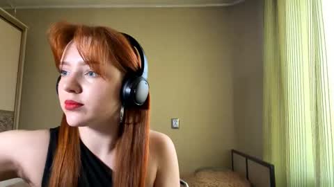 Snapshot of nakitawiggin chatting on February 14, 2026, 9:06 am Luna online show from February 14, 2026, 9:06 am