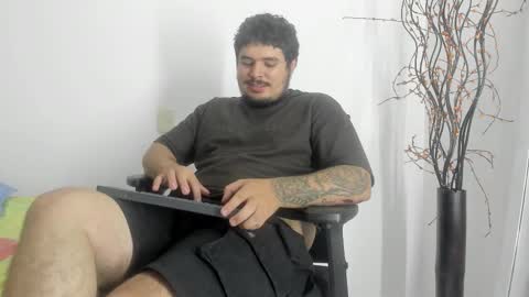 Snapshot of narciso_kh chatting on January 19, 2026, 5:11 am deibyd online show from January 19, 2026, 5:11 am