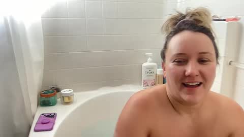 Snapshot of nashville_bunny chatting on December 5, 2024, 5:50 pm Bunny online show from December 5, 2024, 5:50 pm