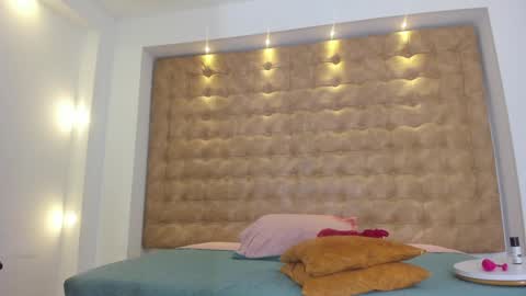   online show from January 31, 2025, 3:00 pm