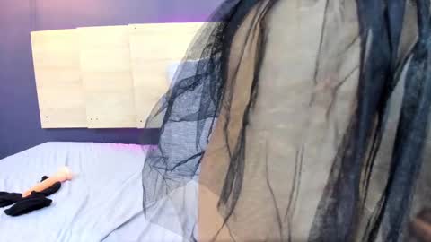   online show from February 11, 2025, 10:15 am