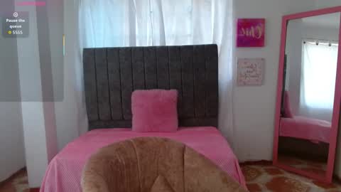 Snapshot of nenita__ chatting on October 2, 2025, 8:05 pm Dayis online show from October 2, 2025, 8:05 pm