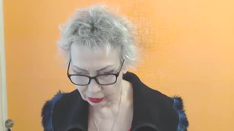 NessyJenixs online show from February 5, 2026, 8:41 am