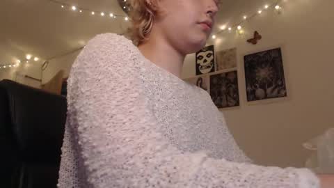 Snapshot of neurotic_witch chatting on March 7, 2025, 10:24 am Mar online show from March 7, 2025, 10:24 am