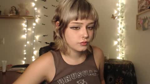 Snapshot of neurotic_witch chatting on September 24, 2025, 5:44 am Mar online show from September 24, 2025, 5:44 am