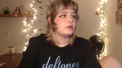 Snapshot of neurotic_witch chatting on October 1, 2025, 7:47 am Mar online show from October 1, 2025, 7:47 am