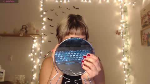 Snapshot of neurotic_witch chatting on October 6, 2025, 3:15 am Mar online show from October 6, 2025, 3:15 am