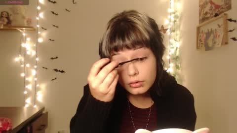 Snapshot of neurotic_witch chatting on October 16, 2025, 7:53 am Mar online show from October 16, 2025, 7:53 am