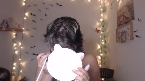 Snapshot of neurotic_witch chatting on October 25, 2025, 5:15 am Mar online show from October 25, 2025, 5:15 am