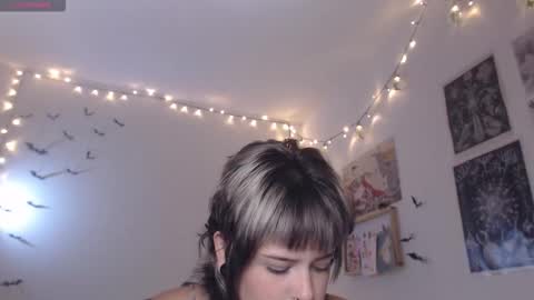 Snapshot of neurotic_witch chatting on November 11, 2025, 9:09 am Mar online show from November 11, 2025, 9:09 am