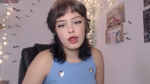 Snapshot of neurotic_witch chatting on November 18, 2025, 5:06 pm Mar online show from November 18, 2025, 5:06 pm