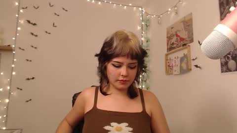 Snapshot of neurotic_witch chatting on November 27, 2025, 6:04 am Mar online show from November 27, 2025, 6:04 am