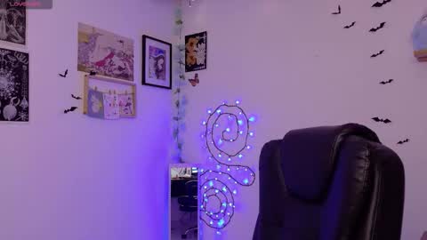 Snapshot of neurotic_witch chatting on February 3, 2026, 6:22 am Mar online show from February 3, 2026, 6:22 am