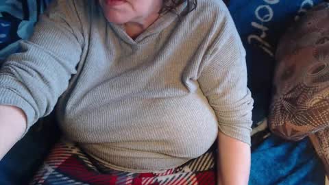 Snapshot of new_milf chatting on February 16, 2026, 7:15 am Lilly online show from February 16, 2026, 7:15 am