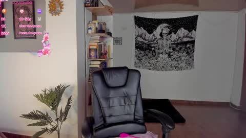 Nia online show from February 13, 2025, 7:10 pm