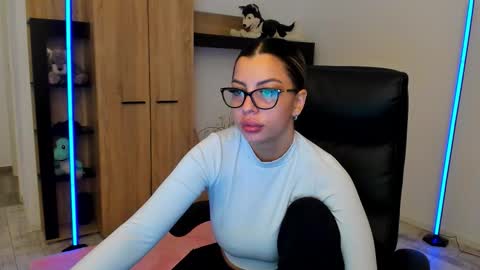 Snapshot of nicole___19 chatting on January 15, 2026, 3:49 pm Nico online show from January 15, 2026, 3:49 pm