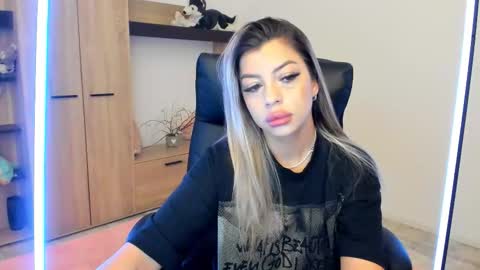 Snapshot of nicole___19 chatting on February 3, 2026, 7:08 pm Nico online show from February 3, 2026, 7:08 pm