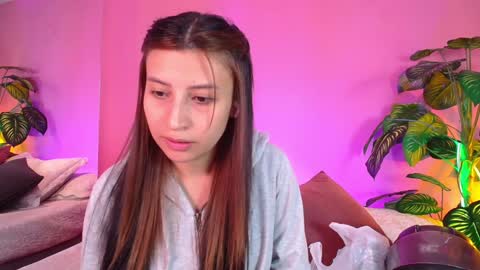 Snapshot of nicolette_ks chatting on December 19, 2024, 1:29 pm Nicol online show from December 19, 2024, 1:29 pm