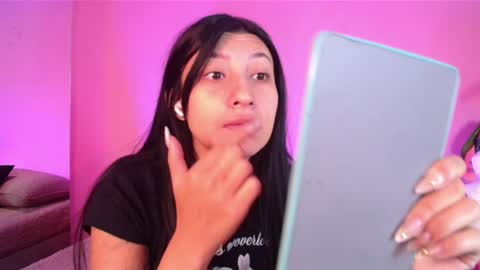 Snapshot of nicolette_ks chatting on January 4, 2025, 1:10 pm Nicol online show from January 4, 2025, 1:10 pm