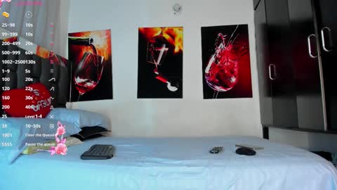 nicolle_hanks1 online show from February 12, 2026, 2:17 am