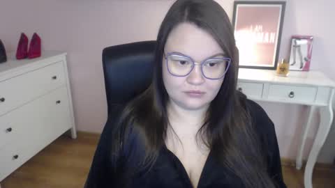 Holly online show from February 10, 2026, 5:33 am