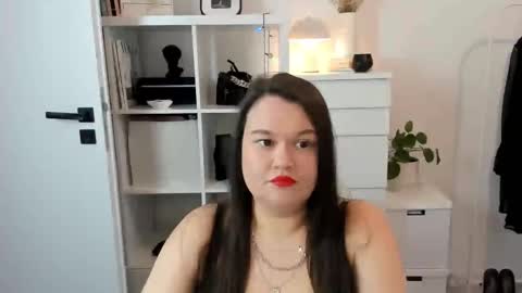 Holly online show from February 25, 2026, 7:07 am