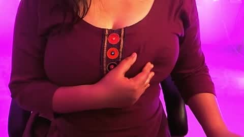 Snapshot of nightqueen107446 chatting on February 17, 2025, 9:03 am nightqueen107446 online show from February 17, 2025, 9:03 am