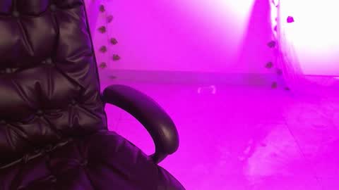 Snapshot of nightqueen107446 chatting on October 21, 2025, 5:08 am nightqueen107446 online show from October 21, 2025, 5:08 am